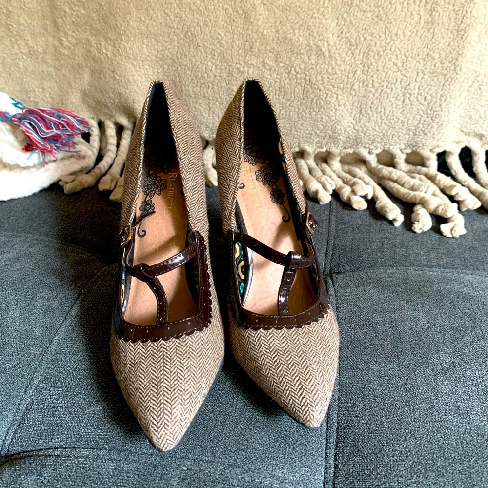 Adorable Restricted work pumps
